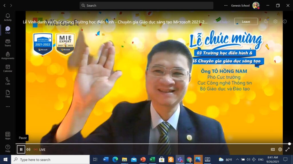 Ông Tô Hồng Nam - Phó cục trưởng Cục CNTT, Bộ GD&ĐT chúc mừng các nhà trường và thầy cô giáo